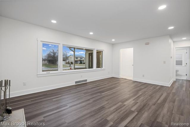 17348 Hilton Street, Southfield, MI 48075