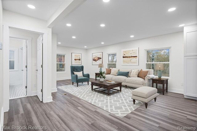 17348 Hilton Street, Southfield, MI 48075