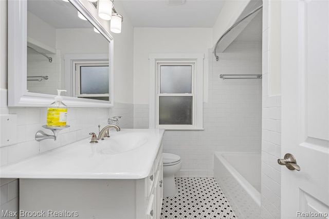 17348 Hilton Street, Southfield, MI 48075