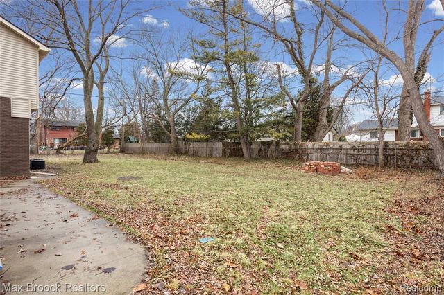 17348 Hilton Street, Southfield, MI 48075