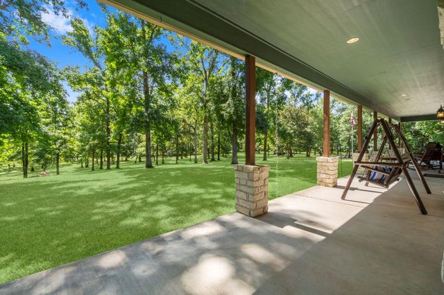 375 Crestview Drive, Livingston, TX 77351