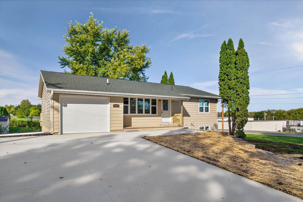 305 2nd Street, Grundy Center, IA 50638