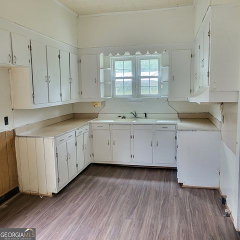 609 S 11TH Avenue, Lanett, AL 36863