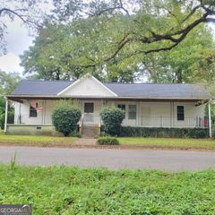 609 S 11TH Avenue, Lanett, AL 36863