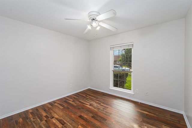 128 Kingsbridge Drive, Garland, TX 75040