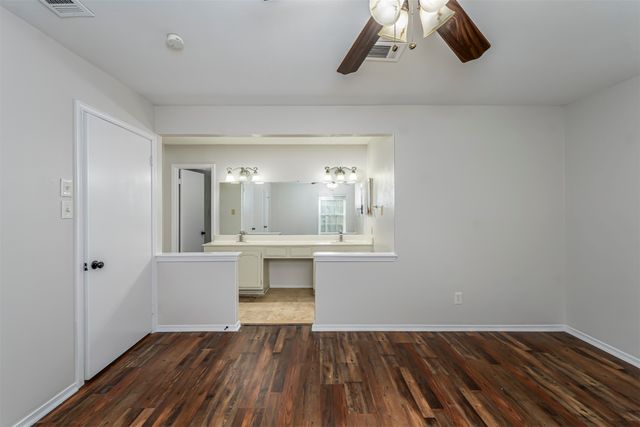 128 Kingsbridge Drive, Garland, TX 75040