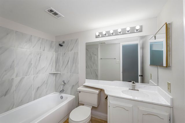 128 Kingsbridge Drive, Garland, TX 75040