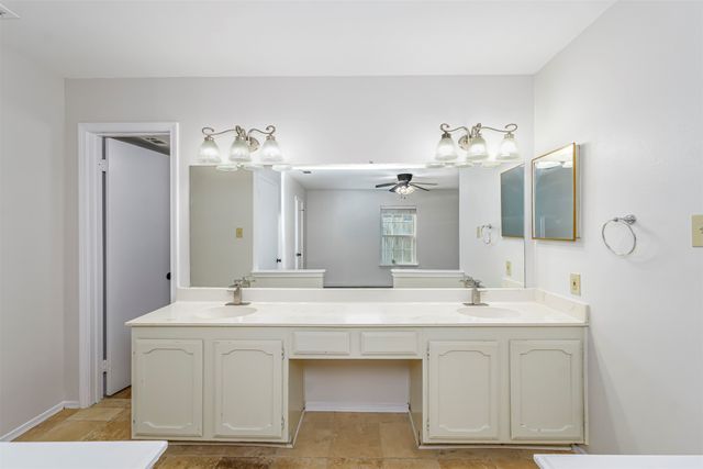 128 Kingsbridge Drive, Garland, TX 75040