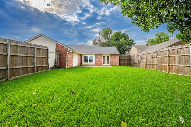 128 Kingsbridge Drive, Garland, TX 75040