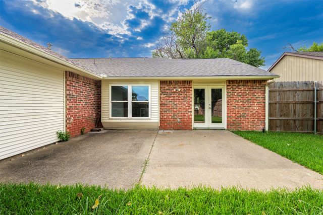 128 Kingsbridge Drive, Garland, TX 75040