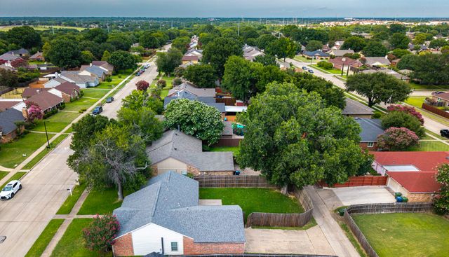 128 Kingsbridge Drive, Garland, TX 75040