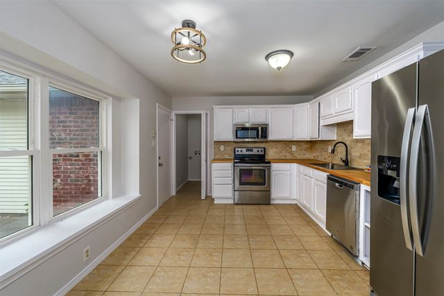 128 Kingsbridge Drive, Garland, TX 75040