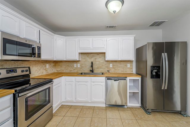128 Kingsbridge Drive, Garland, TX 75040