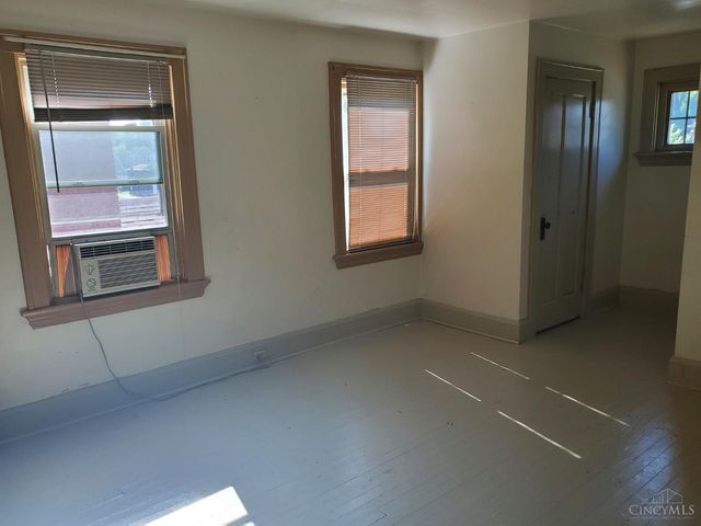 1946 Berkley Avenue, Cincinnati, OH 45237