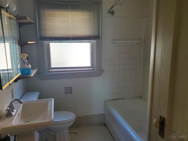 1946 Berkley Avenue, Cincinnati, OH 45237