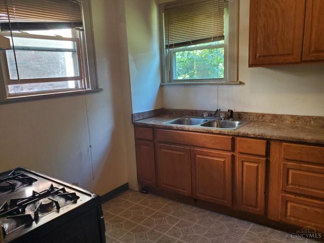 1946 Berkley Avenue, Cincinnati, OH 45237