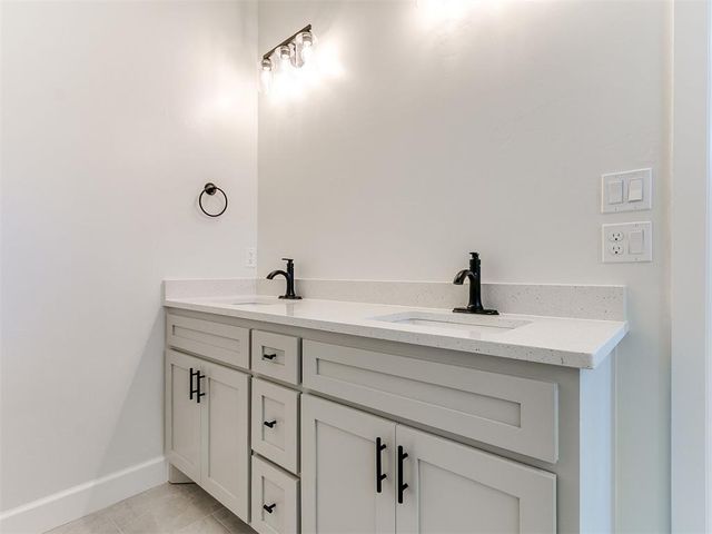 4433 Raymond Lane, Guthrie, OK 73044