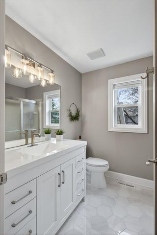 5580 Quinwood Lane N, Plymouth, MN 55442