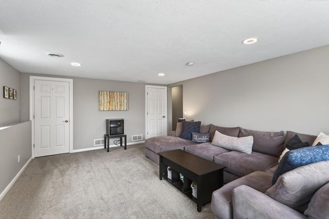 5580 Quinwood Lane N, Plymouth, MN 55442