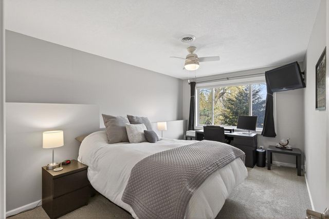 5580 Quinwood Lane N, Plymouth, MN 55442