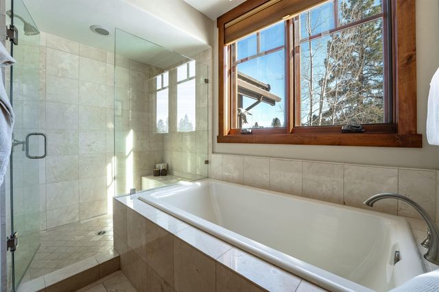 10213 Annies Loop, Truckee, CA 96161