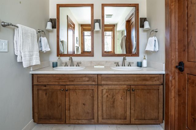 10213 Annies Loop, Truckee, CA 96161