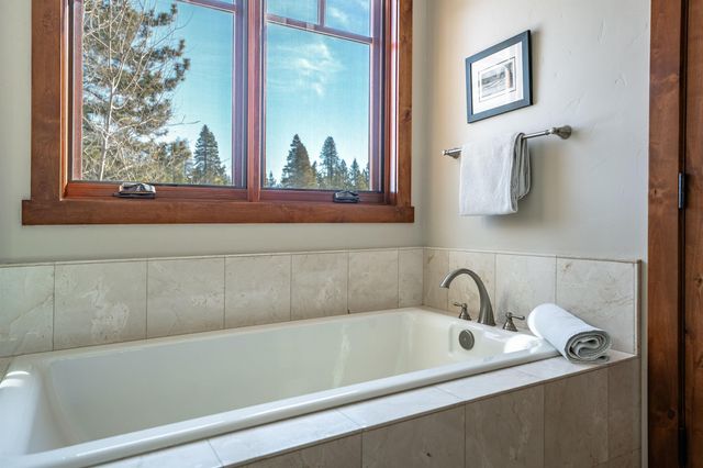 10213 Annies Loop, Truckee, CA 96161