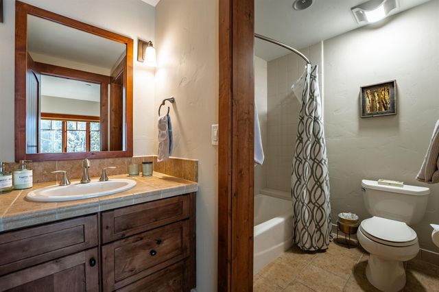 10213 Annies Loop, Truckee, CA 96161