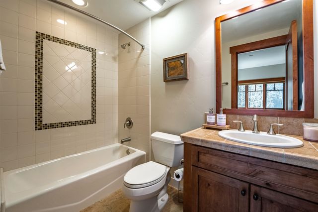 10213 Annies Loop, Truckee, CA 96161