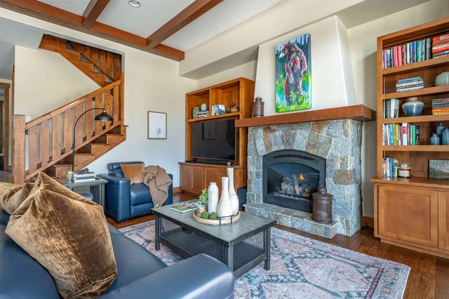 10213 Annies Loop, Truckee, CA 96161