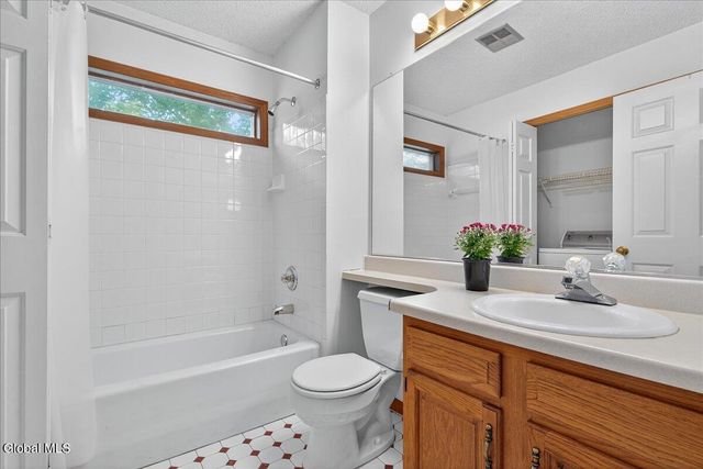 1 Valley View Avenue, East Greenbush, NY 12144