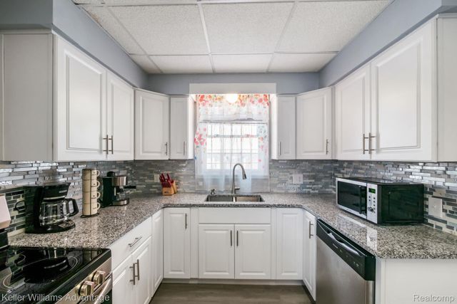 16880 Fielding Street, Detroit, MI 48219