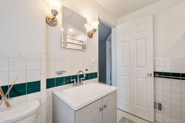 16880 Fielding Street, Detroit, MI 48219