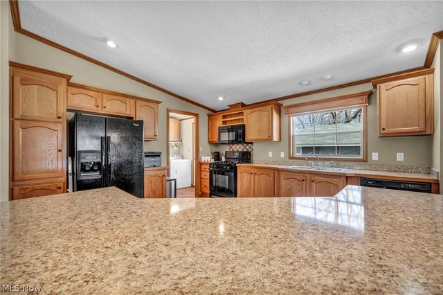 378 Pin Oak, Elyria, OH 44035