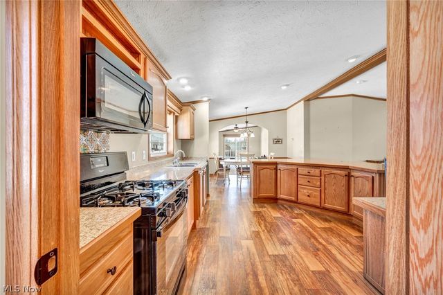 378 Pin Oak, Elyria, OH 44035