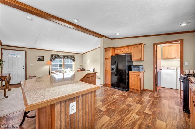 378 Pin Oak, Elyria, OH 44035