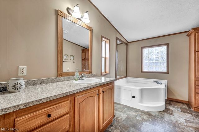 378 Pin Oak, Elyria, OH 44035