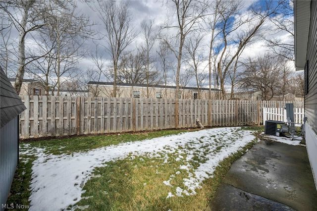 378 Pin Oak, Elyria, OH 44035