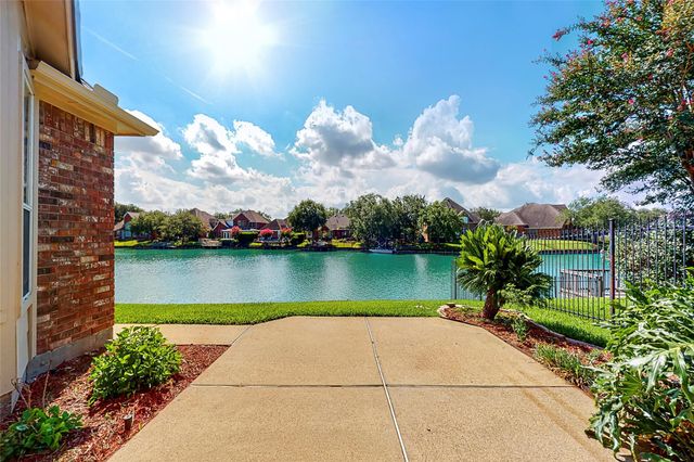 402 Bay Bridge Drive, Sugar Land, TX 77478