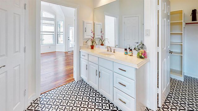 402 Bay Bridge Drive, Sugar Land, TX 77478