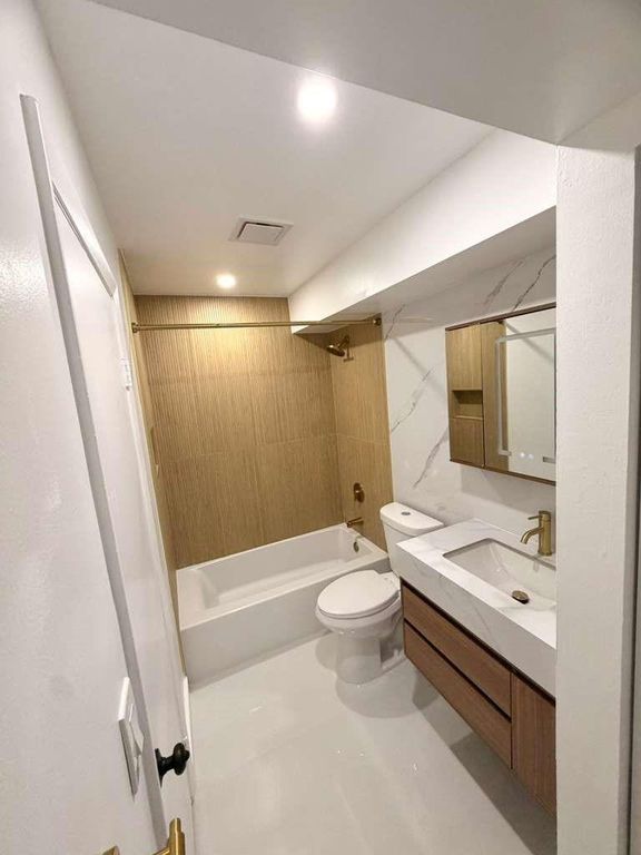 788 NW 92nd Avenue, Plantation, FL 33324