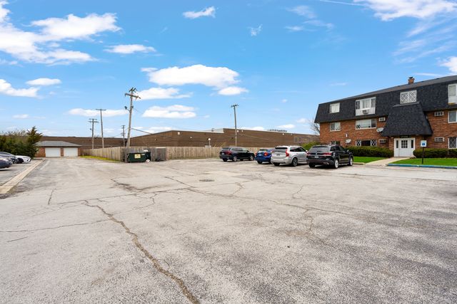 17138 71st Avenue 4, Tinley Park, IL 60477