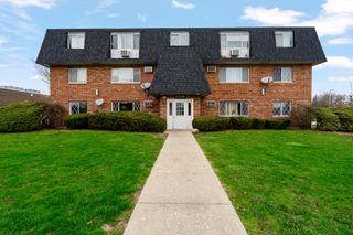 17138 71st Avenue 4, Tinley Park, IL 60477