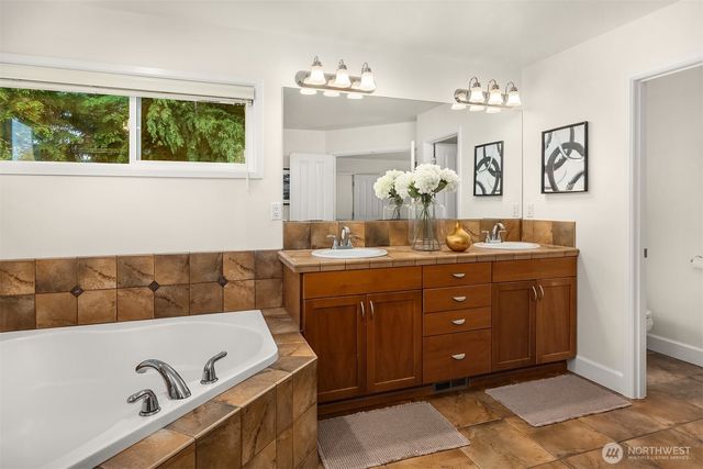 1032 272nd Place SE, Sammamish, WA 98075
