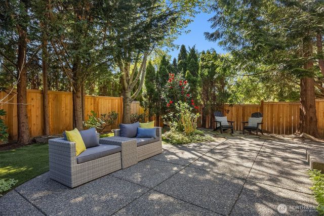 1032 272nd Place SE, Sammamish, WA 98075