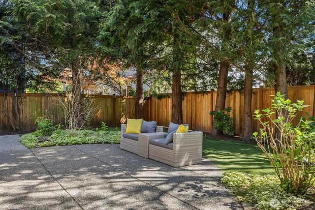 1032 272nd Place SE, Sammamish, WA 98075