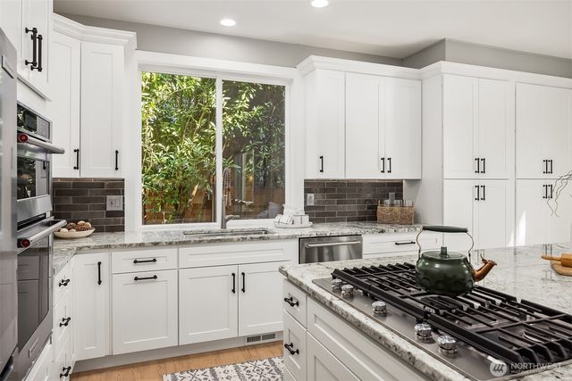 1032 272nd Place SE, Sammamish, WA 98075