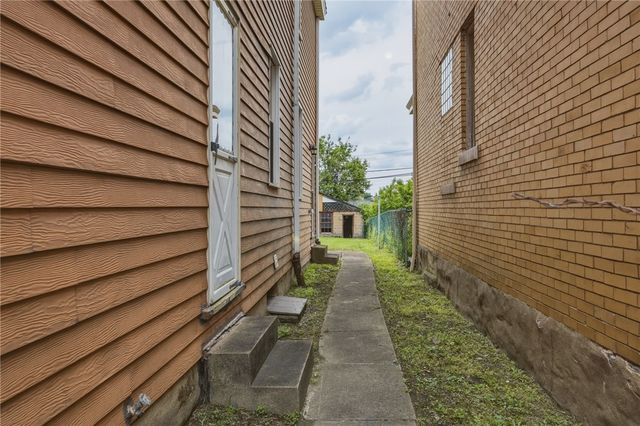 307 Birmingham Ave, Carrick, PA 15210