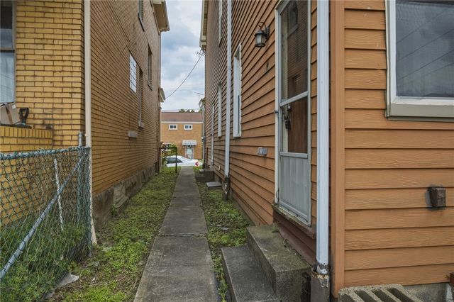 307 Birmingham Ave, Carrick, PA 15210