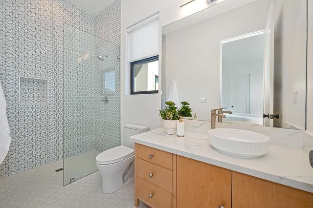 1794 Woodglen Dr, Folsom, CA 95630